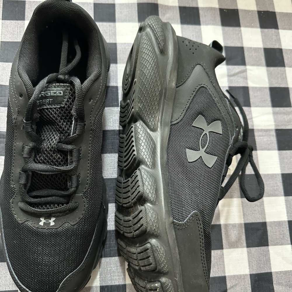 Under Armour Black Deluxe Foam Sneakers